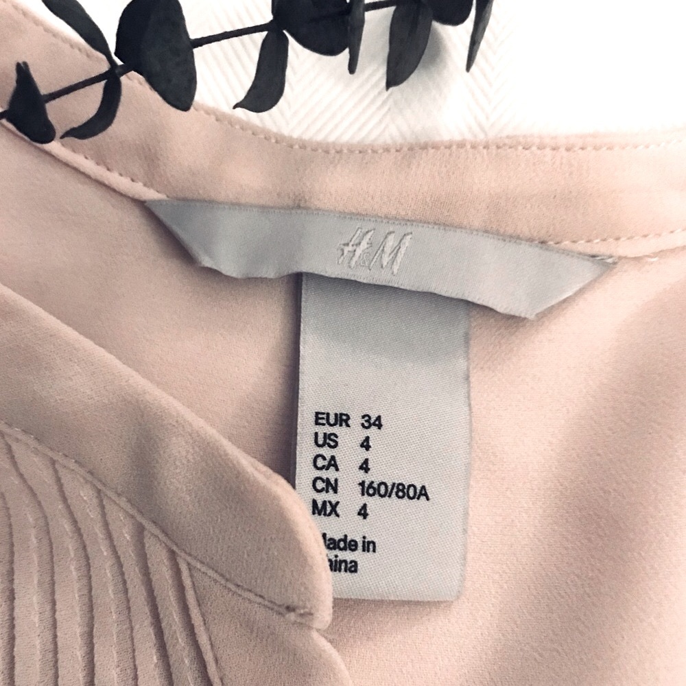 H&M Ruffle Sleeve Blouse Top - Picture 3 of 3